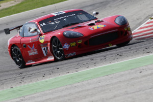 La vettura Ginetta G50 in azione