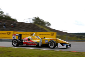 Antonio Giovinazzi vince ancora nell' Europeo FIA F.3 al Nürburgring