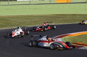 STROLL SALE SUL TRONO DELLA F.4 DI VALLELUNGA