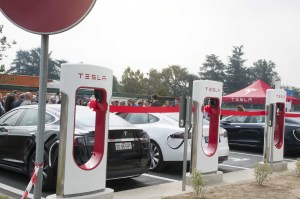 Tesla Motors apre la prima stazione di ricarica in Italia