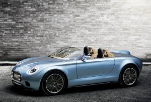 La MINI Superleggera Vision: lo stile britannico incontra l’eleganza italiana.