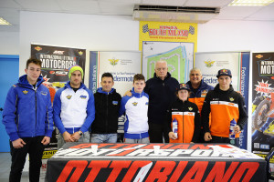 Da sx: Morgan Lesiardo, Samuele Bernardini, Marco Ricciardi (Team Manager TM MX FMI Racing Team), Alessandro Manucci, il Presidente FMI Paolo Sesti, Gianluca Facchetti, Claudio De Carli (Team Manager KTM De Carli Racing Junior Team), Joakin Furbetta