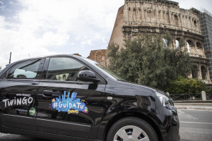 AL VIA LA TAPPA ROMANA DI "NUOVA RENAULT TWINGO TI PORTA DOVE VUOI. #GuidaTu"