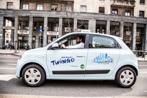 AL VIA LA TAPPA ROMANA DI "NUOVA RENAULT TWINGO TI PORTA DOVE VUOI. #GuidaTu"