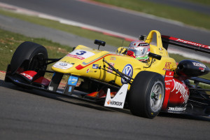 ANTONIO GIOVINAZZI, TRE VOLTE SUL PODIO A SILVERSTONE, É IL PRIMO LEADER DEL CAMPIONATO EUROPEO F.3 2015