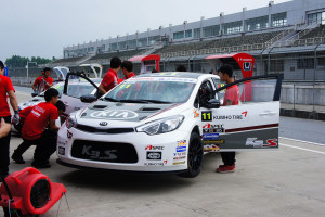 KIA RACING ED HEXATHRON RACING SYSTEMS ANCORA INSIEME NEL CTCC 2015