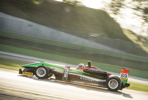 F2 Italian Trophy: Zanasi si impone in Gara 1 a Vallelunga