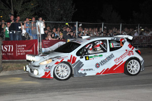 LUCA BETTI E FRANCESCO PERZZOLI TRIONFANO AL RALLY DI ALBA Il cuneese in gara su una Peugeot 207 Super 2000 vince tre prove speciali